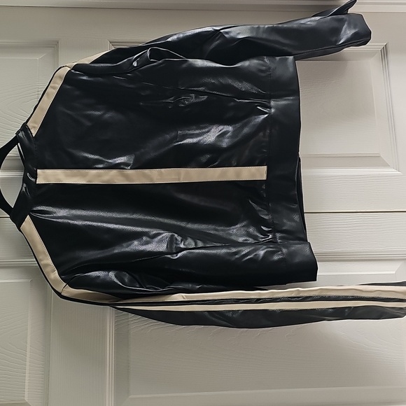 NWT Democracy Faux Leather Biker Jacket Zip Closure & Pockets Large Black/Cream - Picture 12 of 15